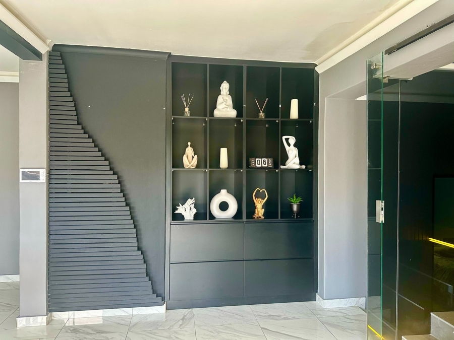 To Let 4 Bedroom Property for Rent in Table View Western Cape